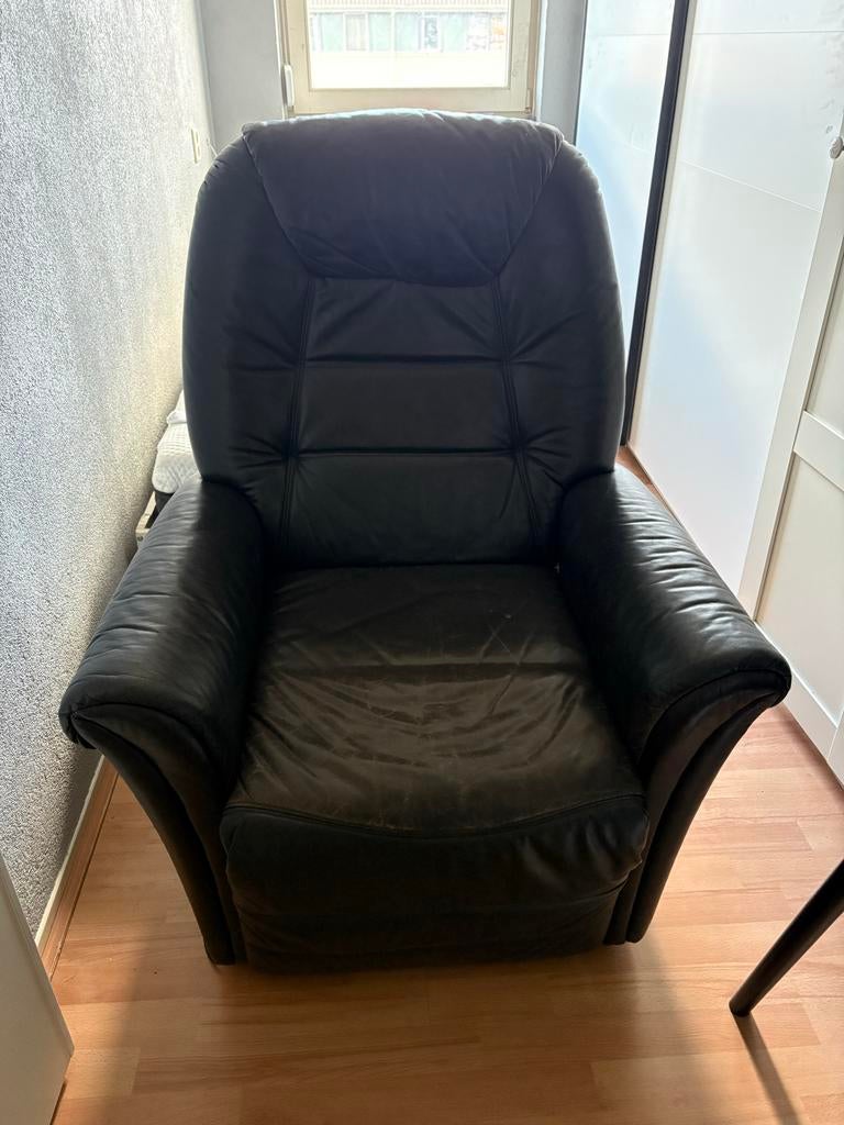 elektrische relaxstoel met sta-op functie, Huis en Inrichting, Ophalen of Verzenden, Gebruikt, Leer, 75 tot 100 cm