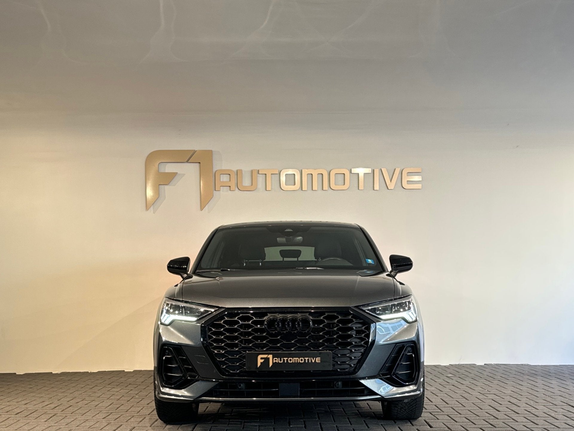 Audi Q3 Sportback 45 TFSI e S Edition RS Look|ACC|Lane|Camer, Dealer onderhouden, Gebruikt, Euro 6, Leder en Stof