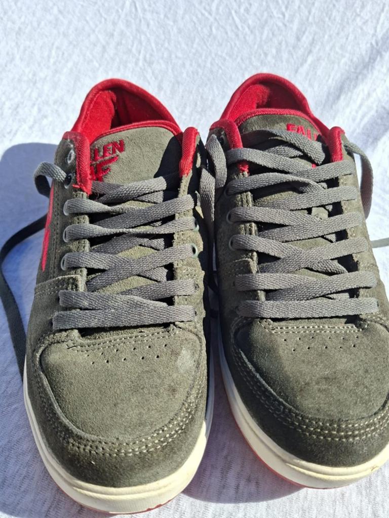 Fallen Skate Schoenen - Grijs met Rood, Maat 42, Ophalen of Verzenden, Sneakers of Gympen, Gedragen, Overige kleuren