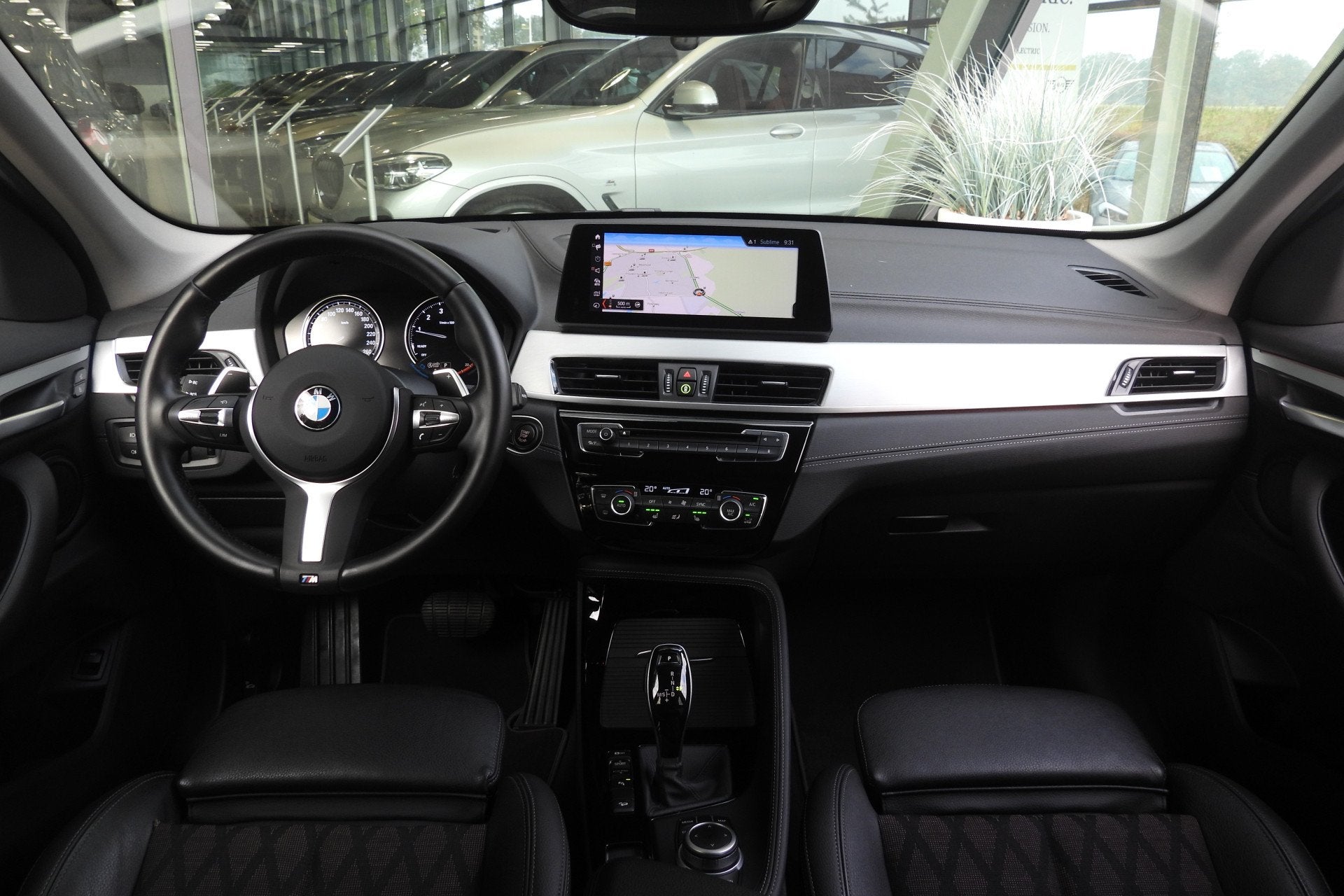 BMW X1 xDrive20i xLine Automaat / Trekhaak / Sportstoelen /, Auto's, Gebruikt, Euro 6, Leder en Stof, 1545 kg