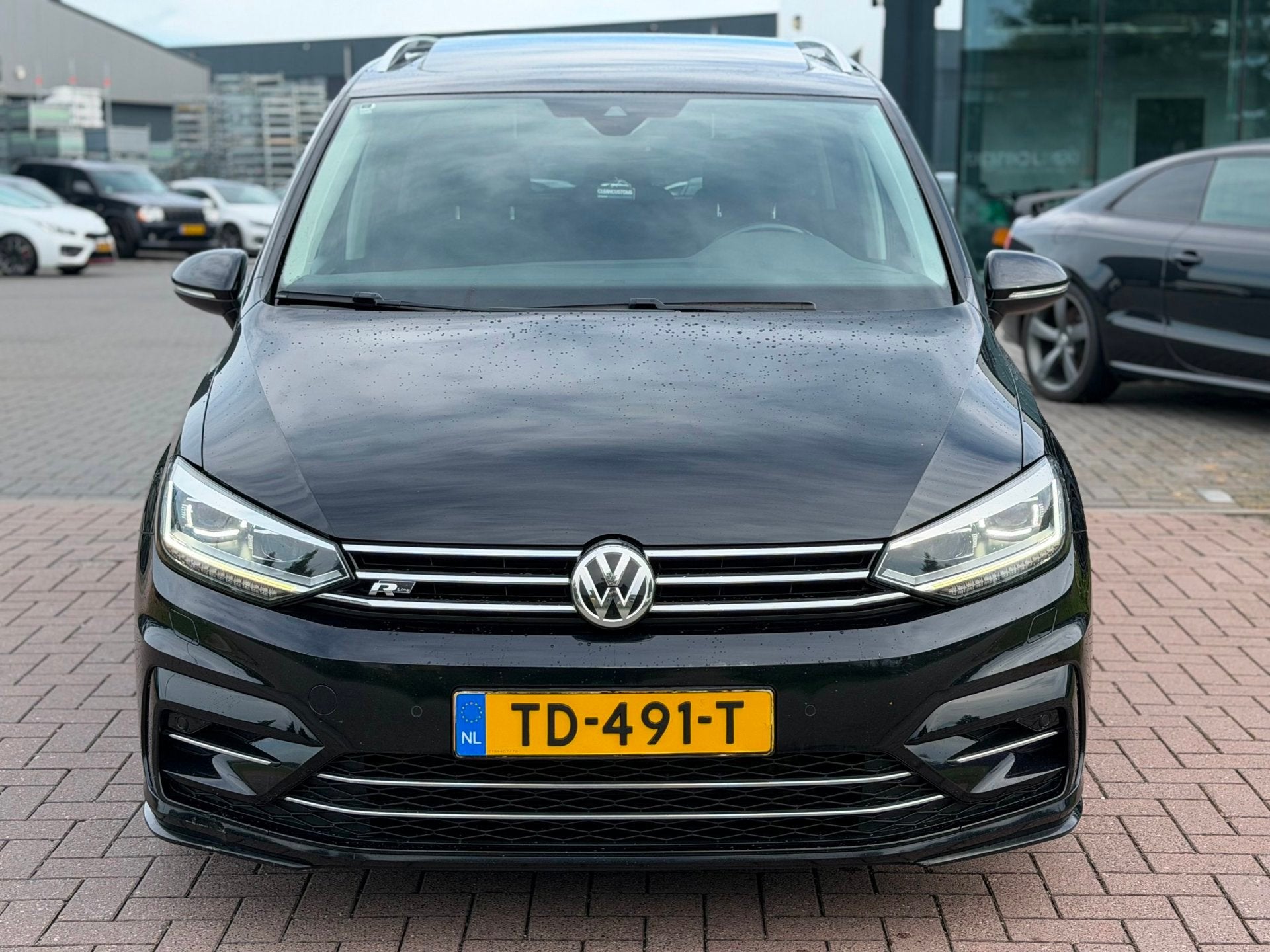Volkswagen Touran 1.8 TSI Highline Business R-Line 7P 180PK, Stof, Gebruikt, 4 cilinders, 1462 kg