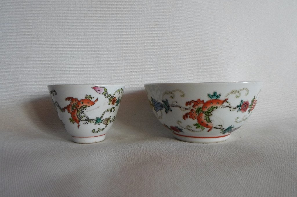 Kommen Vlinders Bloemen China 2x, Huis en Inrichting, Ophalen of Verzenden, Zo goed als nieuw, Kom(men), Overige stijlen