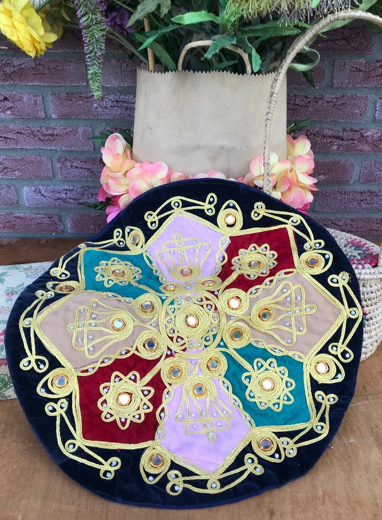 Kussenhoes - decoratie kralen spiegeltjes en lint, Meerkleurig, Rond, Zo goed als nieuw, Sierkussen
