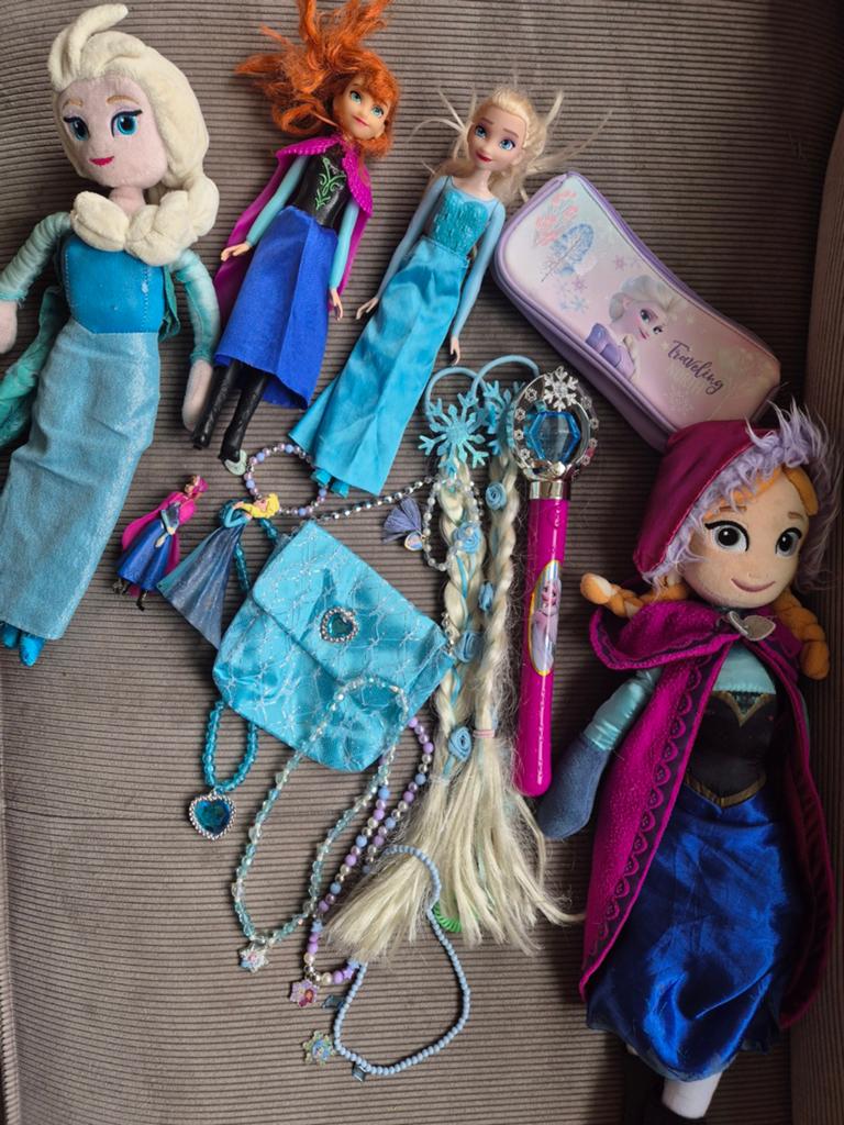 Grote Frozen speelgoed set: poppen, accessoires, tasjes, Ophalen of Verzenden, Gebruikt, Overige typen
