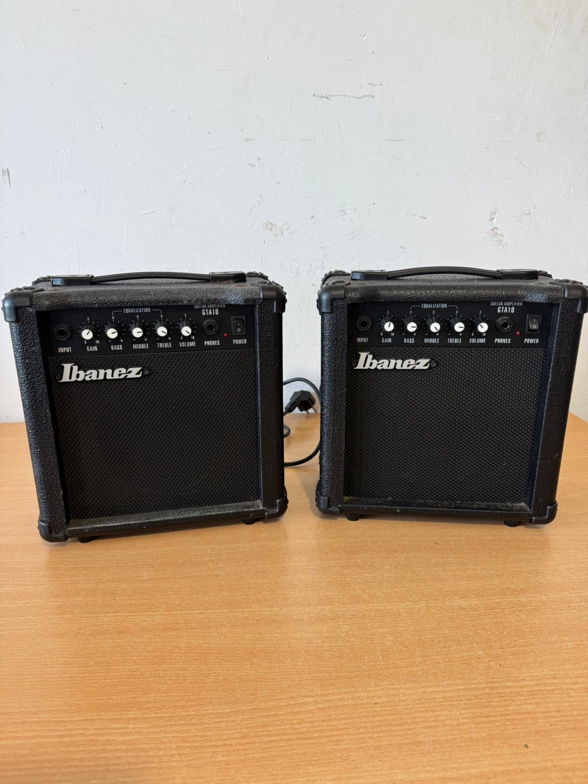 2 x Ibanez Gitaar Amplifier GTA-10, Ophalen of Verzenden, Zo goed als nieuw, Minder dan 50 watt