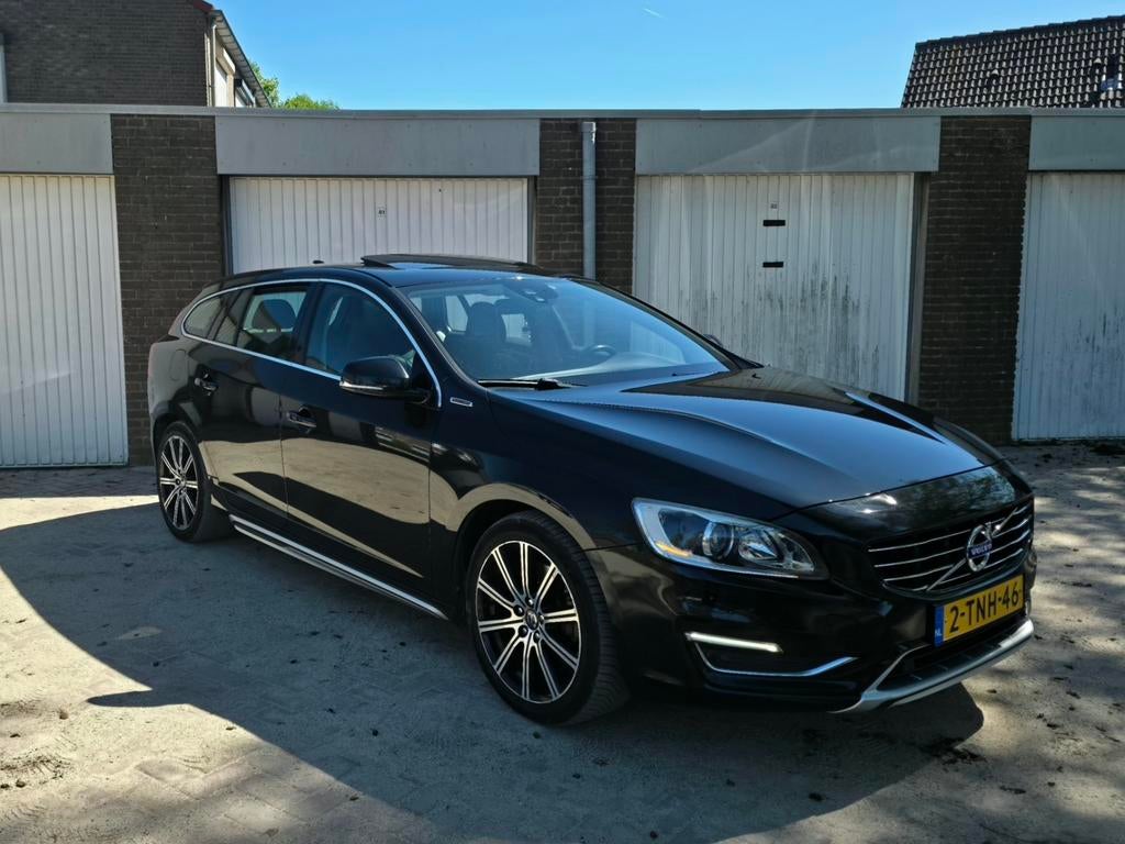 Volvo V60 D6/NIEUWE APK/SCHUIFDAK, Auto's, Volvo, Automaat, 1849 kg, 1800 kg, Zwart