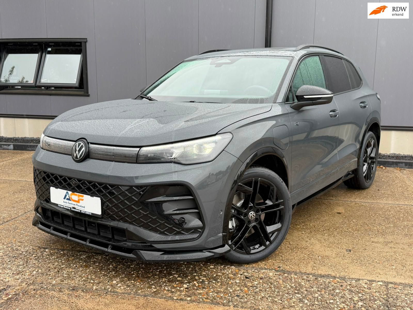 Volkswagen Tiguan 1.5 eHybrid Maxton R-Line / BLACKSTYLE / L, 1498 cc, Zwart, 4 cilinders, Hybride Elektrisch/Benzine