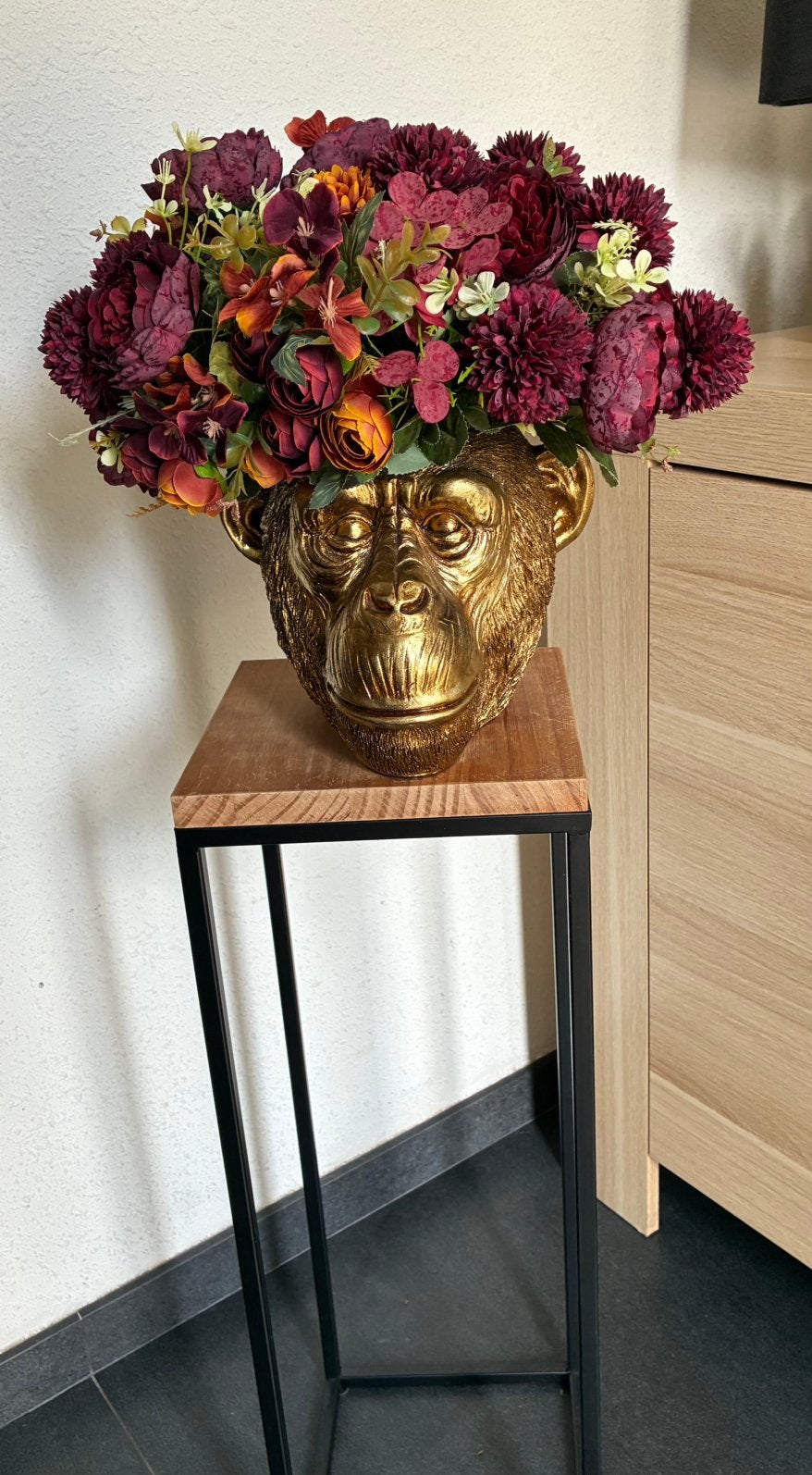 Mooie apen vaas met kunstbloemen, Ophalen, Zo goed als nieuw