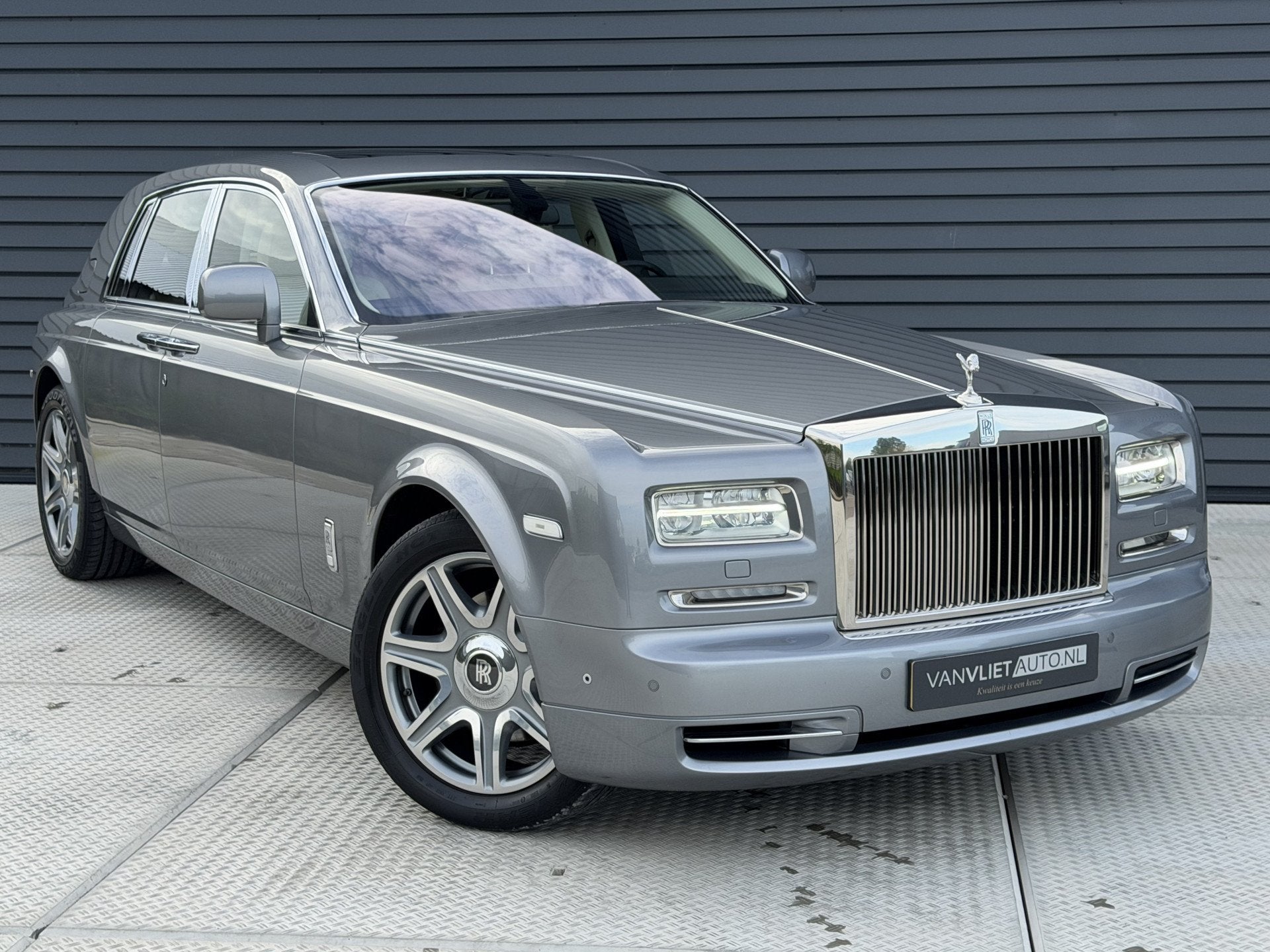 Rolls-Royce Phantom 6.7 V12 | 1e Eigenaar! | NL Auto | Bespo, Auto's, Automaat, Euro 5, Achterwielaandrijving, Beige