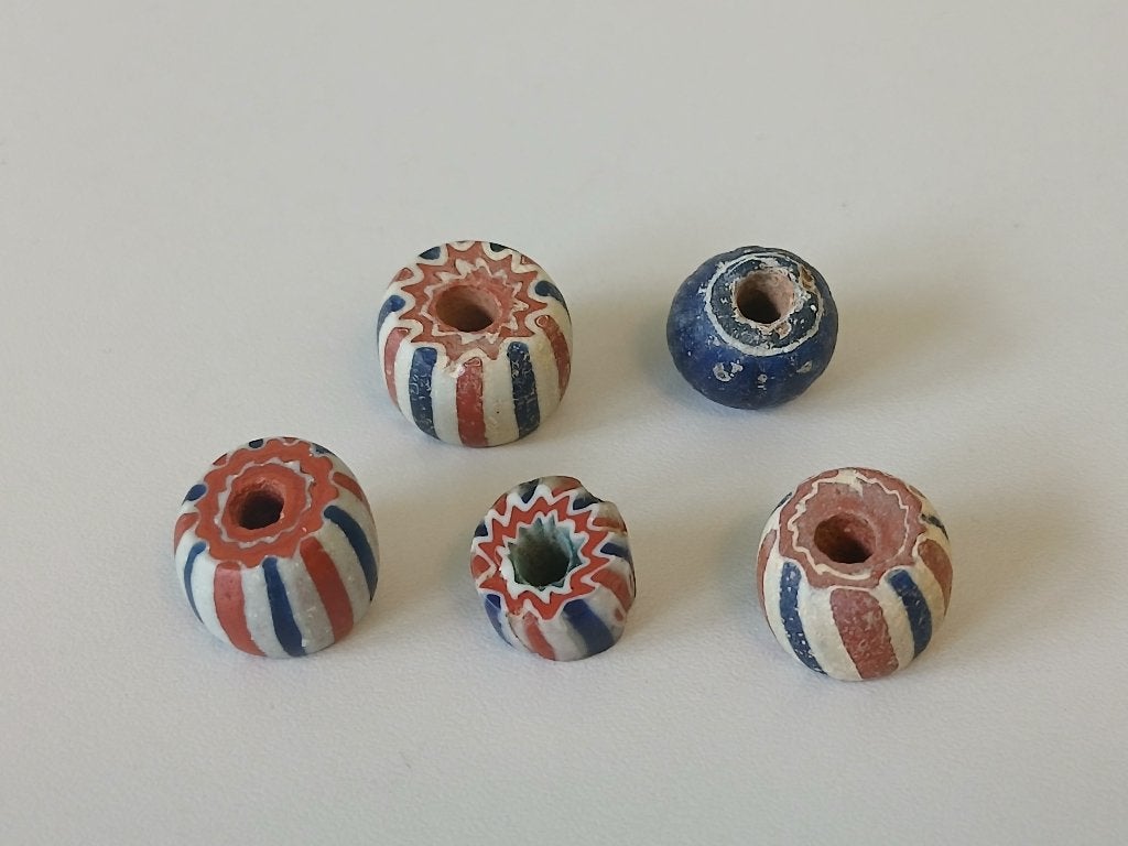 5 Amsterdamse kralen 1600-1750. VOC / WIC, Ophalen of Verzenden, Overige materialen, Overige typen