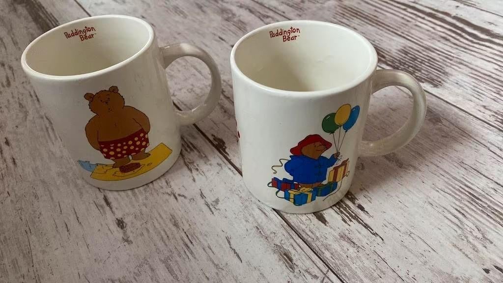 2 bekers/ mokken Douwe Egberts Paddington bear 2009, Huis en Inrichting, Keuken | Servies, Ophalen of Verzenden, Nieuw, Overige stijlen