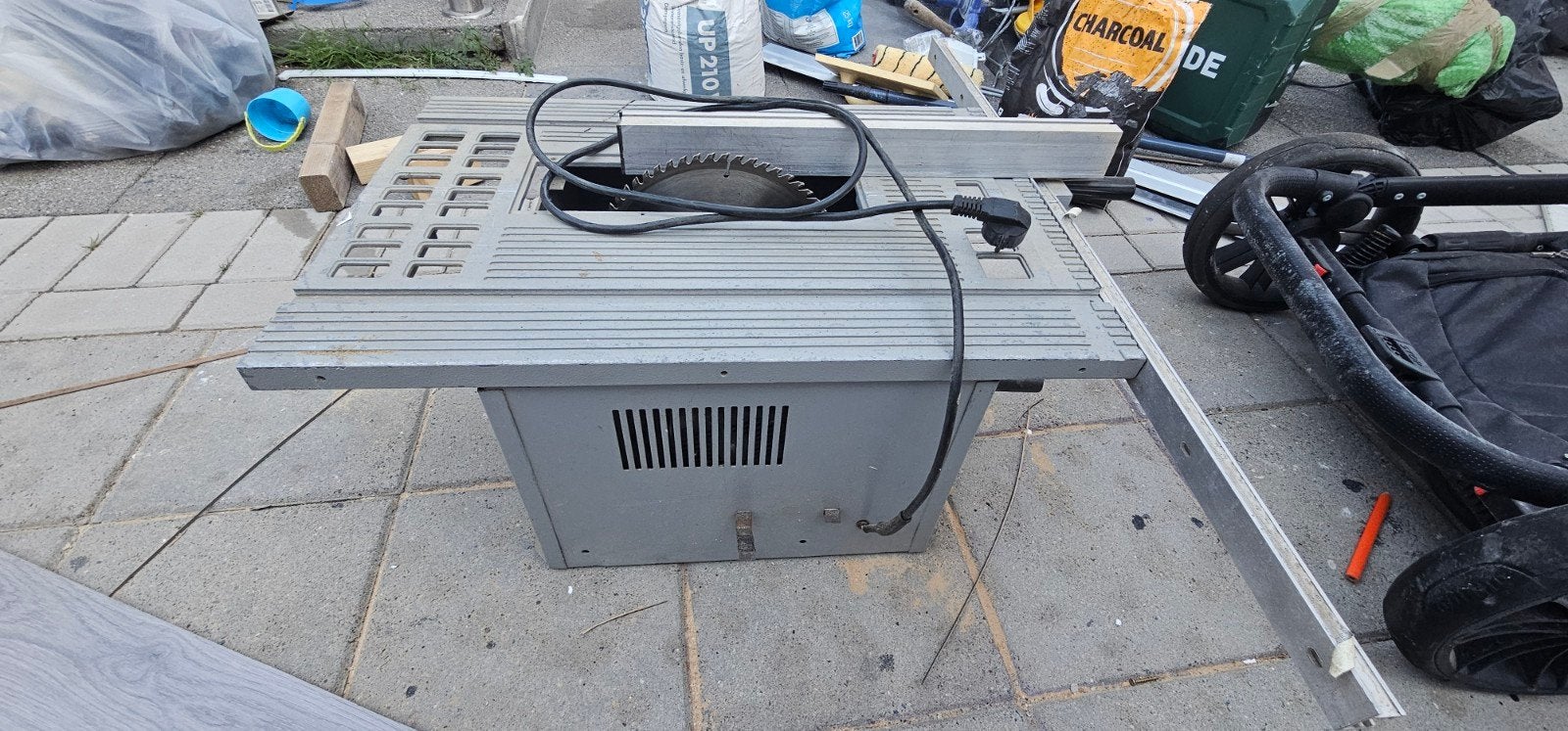 Kinzo Cirkelzaag 1000W - Zaagdiepte 70mm, Doe-het-zelf en Verbouw, Gereedschap | Zaagmachines, Ophalen, Gebruikt, Cirkelzaag, Kinzo