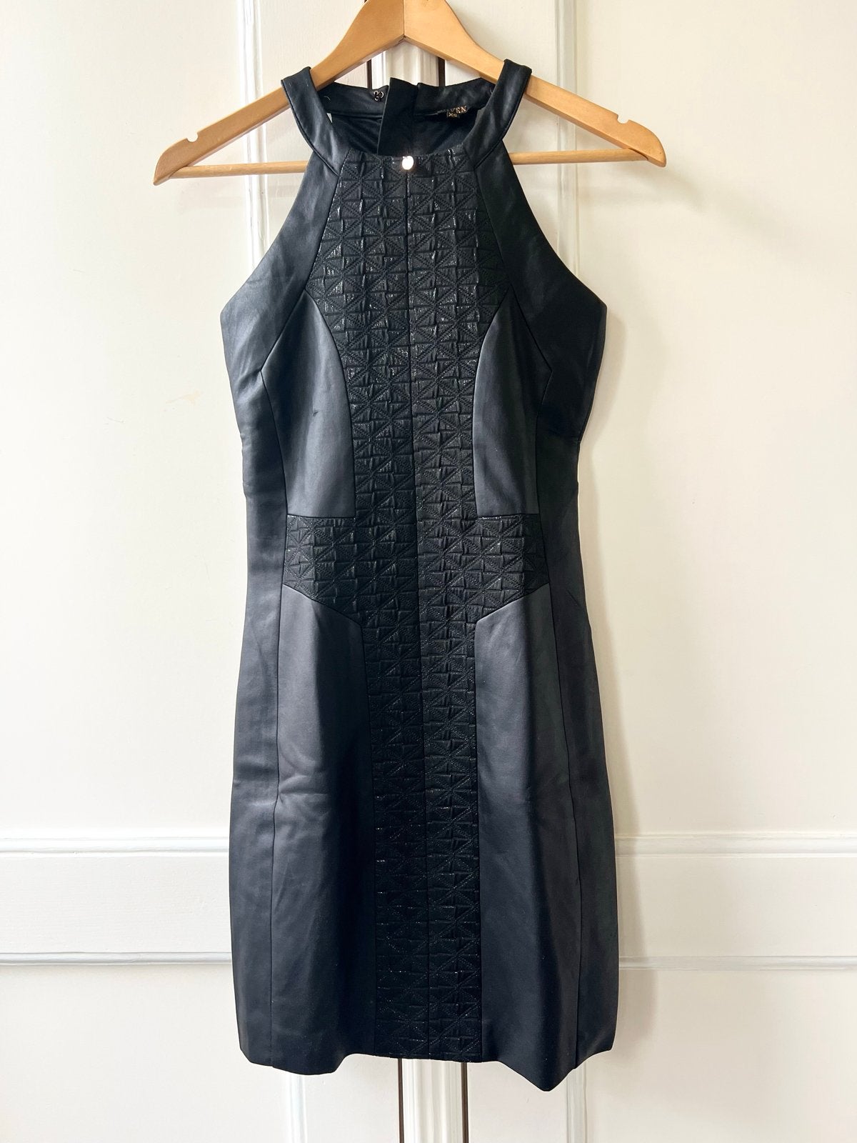 Given Zwart lederlook jurkje met textuur - Maat XS, Zwart, Ophalen of Verzenden, Zo goed als nieuw, Maat 34 (XS) of kleiner