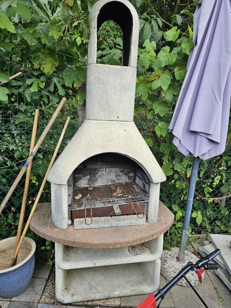 Betonnen staand barbecue, Tuin en Terras, Ophalen, Gebruikt