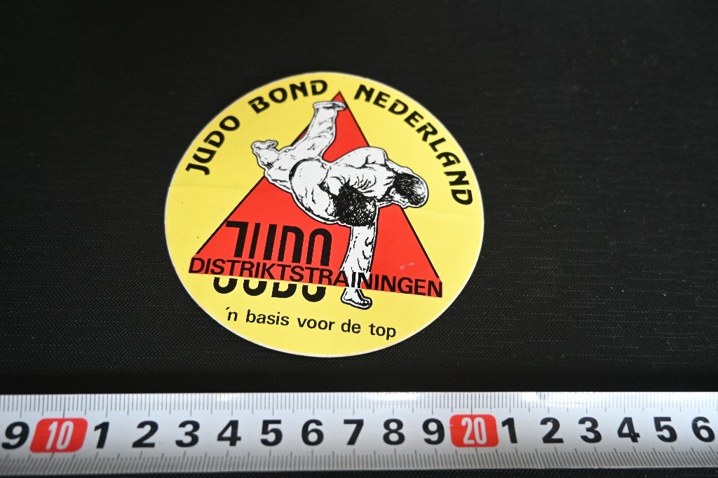 sticker Judo Bond Nederland JUDO Distriktstrainingen 'n basi, Verzamelen, Ophalen, Zo goed als nieuw