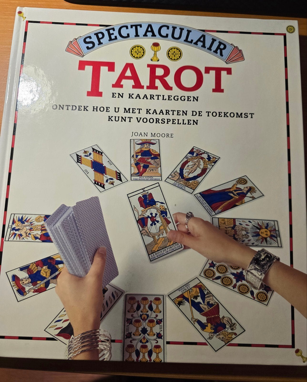 Spectaculair Tarot en Kaartleggen - Ontdek de Toekomst, Tarot of Kaarten leggen, Overige typen, Ophalen of Verzenden, Zo goed als nieuw