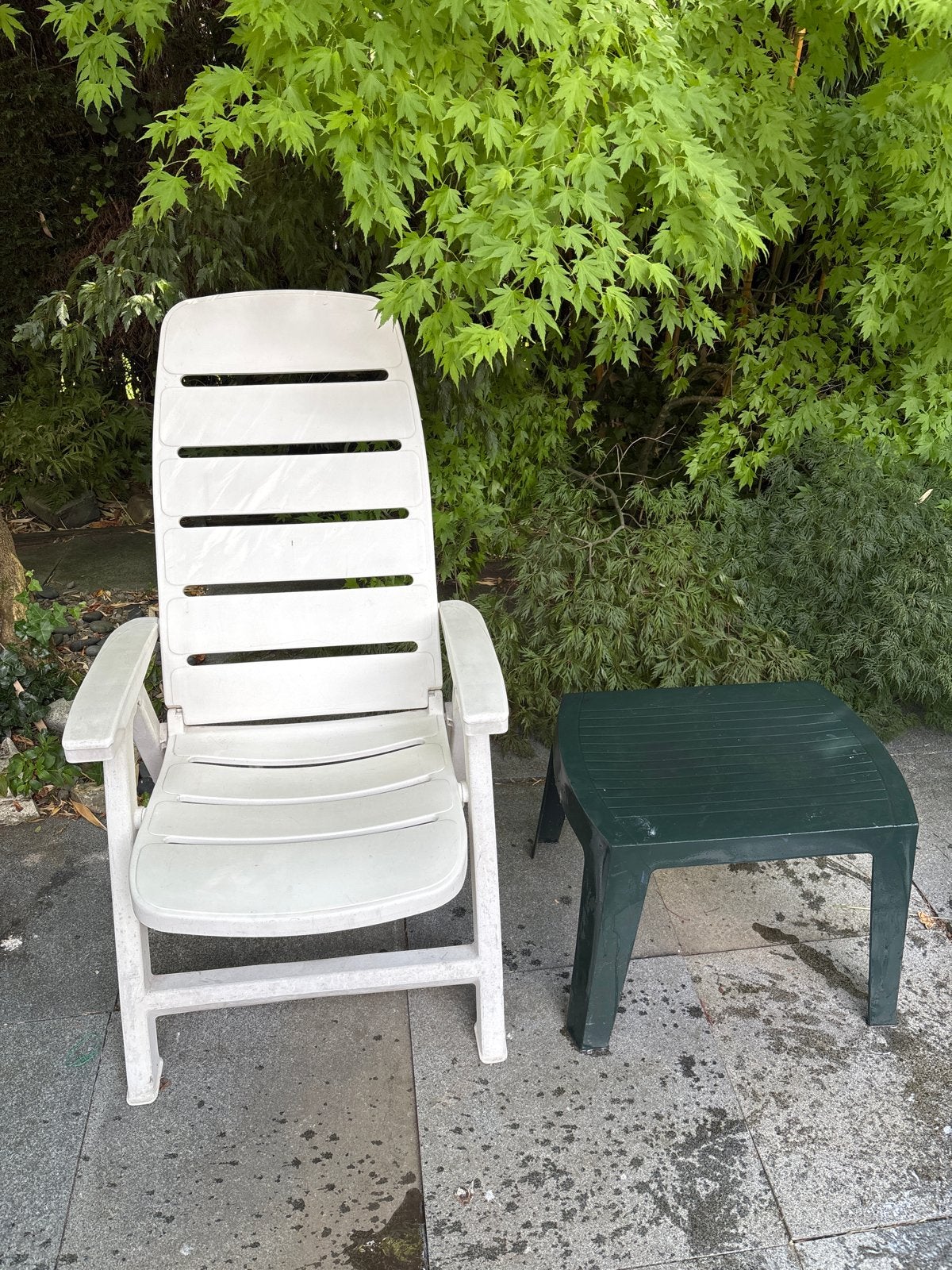 Opklapbare tuinstoel met krukje - Groen/wit, Tuin en Terras, Ophalen, Gebruikt, Kunststof, Inklapbaar