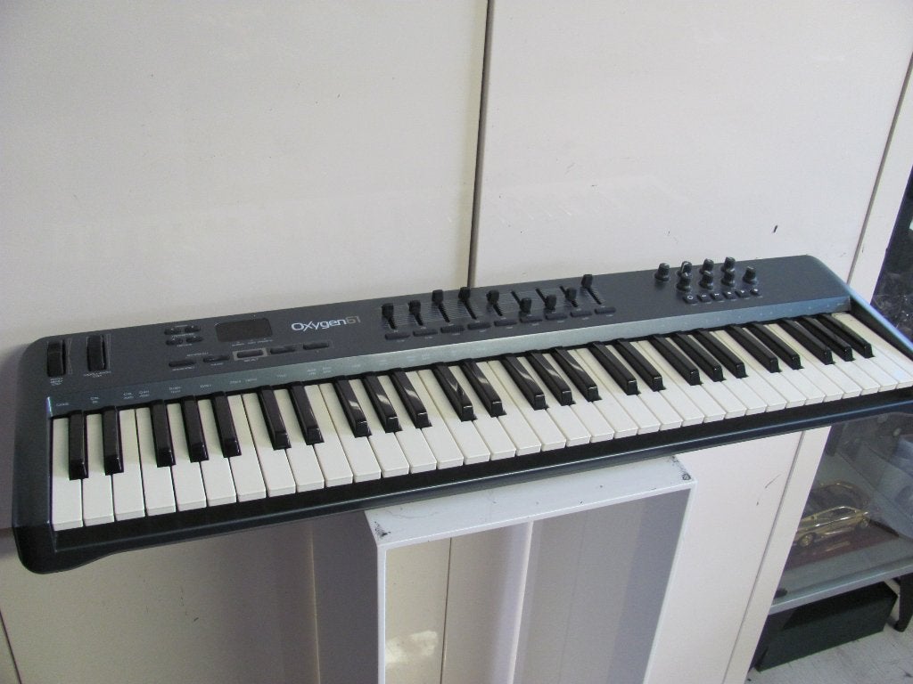 M Audio oxygen61 midi keyboard met usb kabel, Ophalen, Zo goed als nieuw