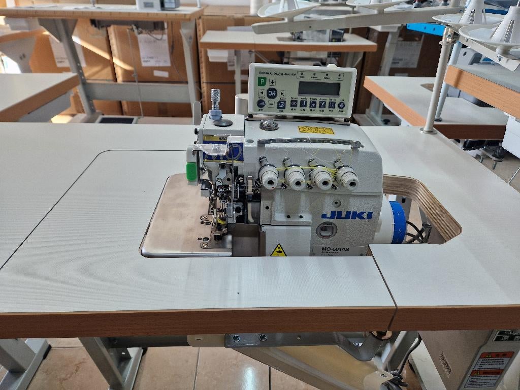 Juki Mo-6814S - 4 draads AUTOMAAT overlock machine NIEUW 2, Nieuw, Lockmachine, Industrieel, Ophalen