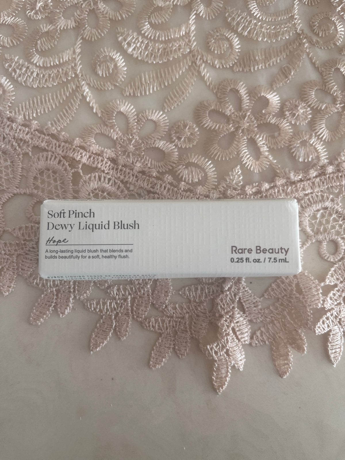 Rare Beauty Soft Pinch Dewy Liquid Blush - Hope, Sieraden, Tassen en Uiterlijk, Wangen, Nieuw, Ophalen of Verzenden, Make-up