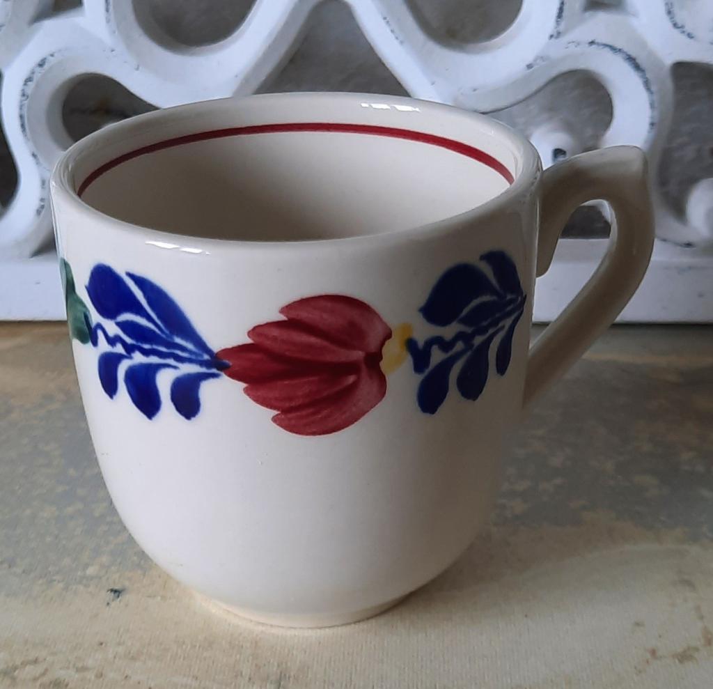 Vintage Boch, boerenbont kopje met bloemmotief, Antiek en Kunst, Antiek | Servies los, Ophalen of Verzenden