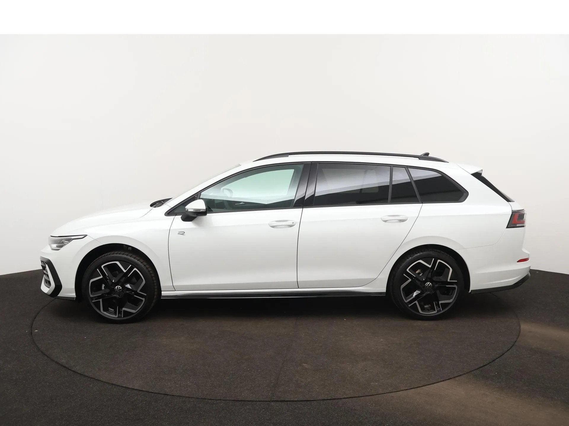 Volkswagen Golf Variant 1.5 eTSI R-Line Edition 116 PK Autom, Automatische klimaatregeling, 4 cilinders, 700 kg, 116 pk