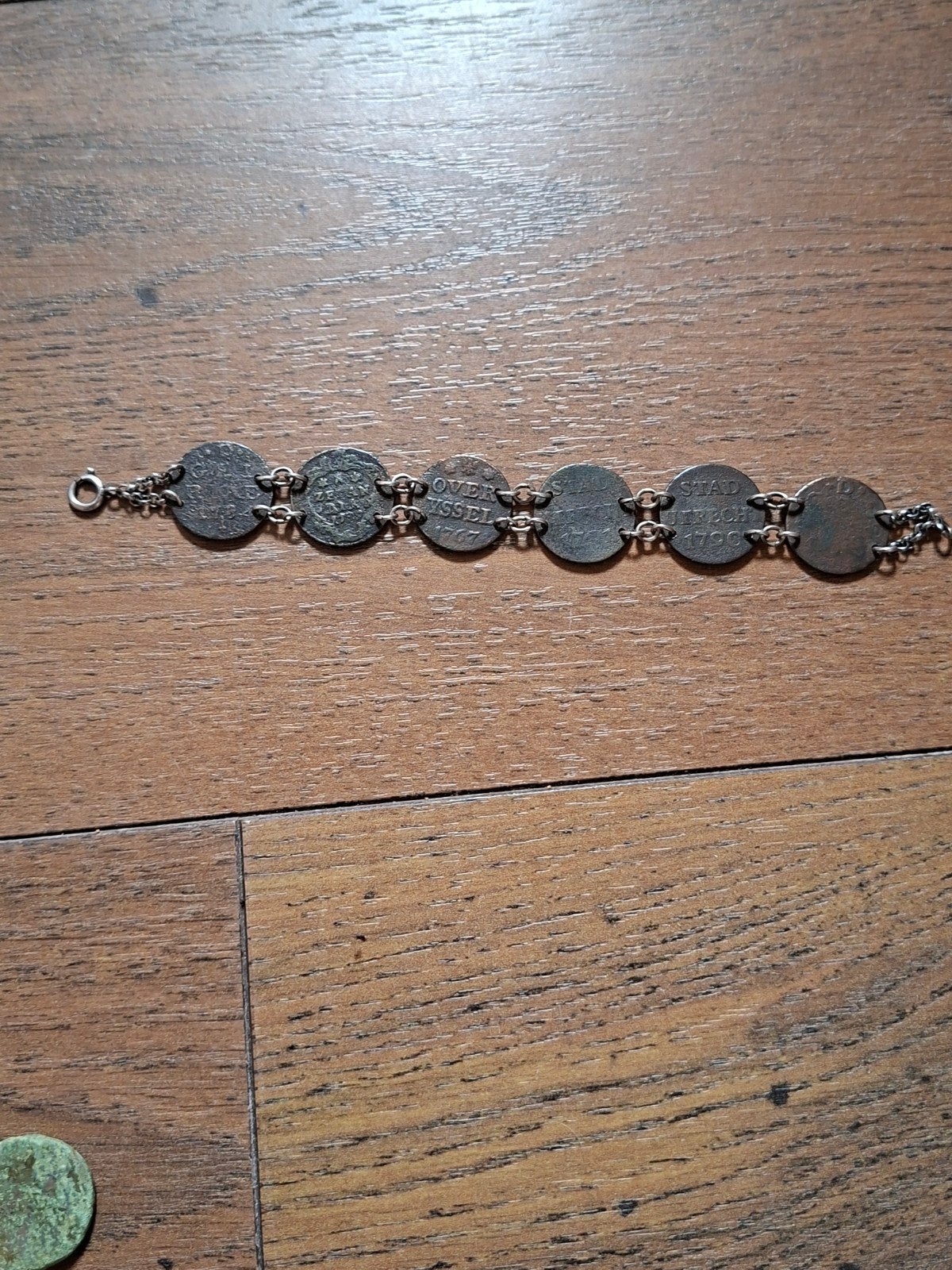 Antieke duiten armbandje muntjes uit 1700, Ophalen of Verzenden, Vóór koninkrijk, Overige waardes, Setje