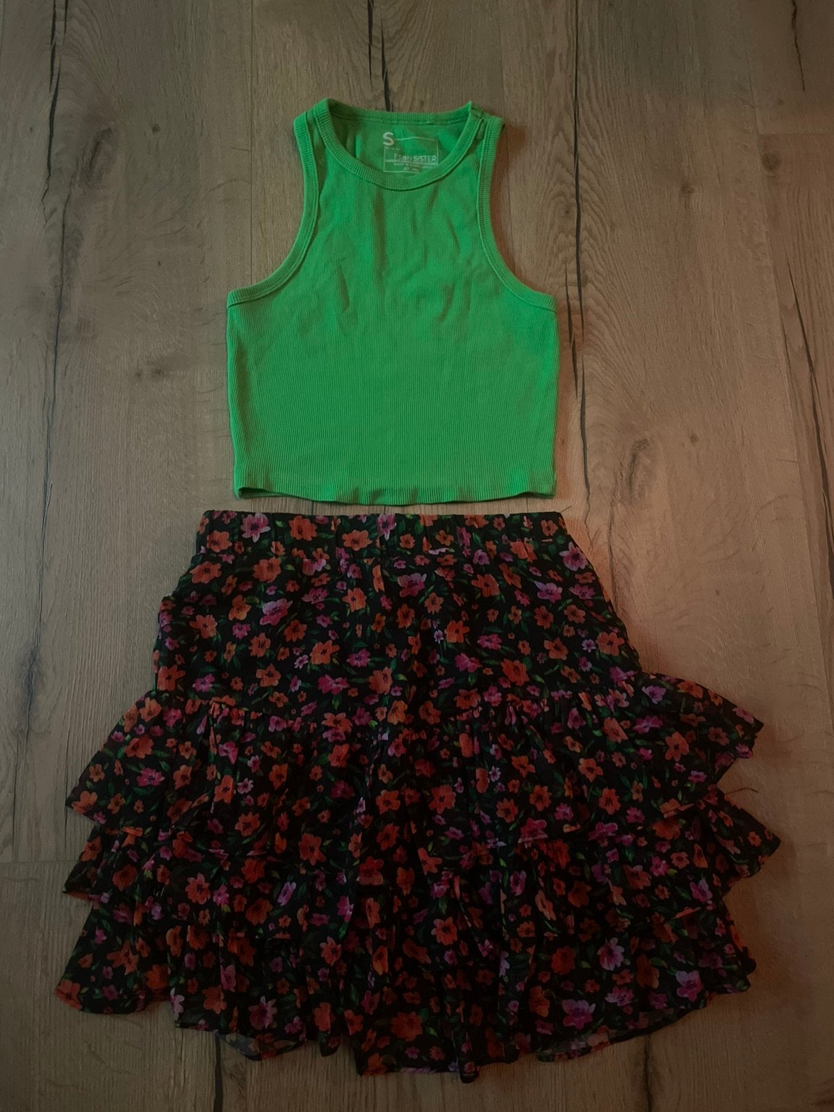 Kleurige rok met bloemetjes maat S met gratis top, Kinderen en Baby's, Kinderkleding | Maat 110, Ophalen, Zo goed als nieuw, Meisje