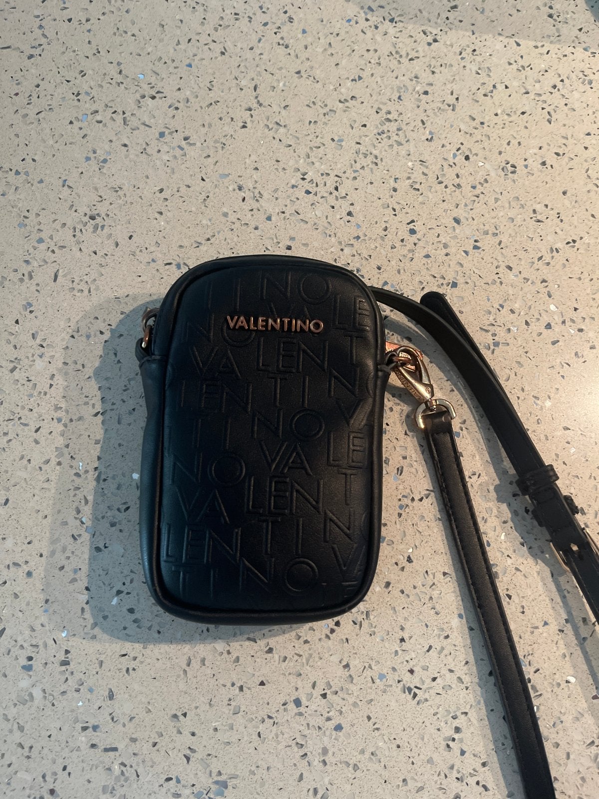 Valentino by Mario Valentino Telefoontasje Zwart, Ophalen of Verzenden, Zo goed als nieuw, Zwart, Schoudertasje