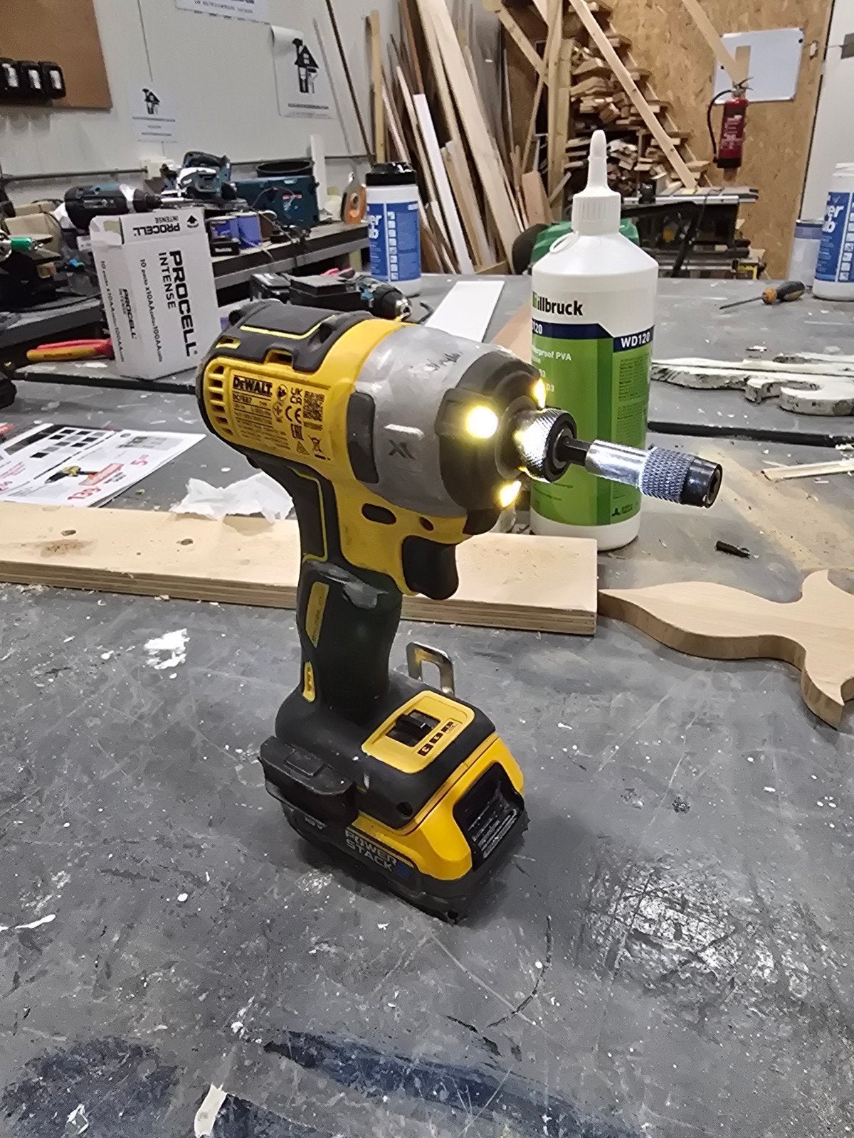 DeWalt Slagschroefmachine, Doe-het-zelf en Verbouw, Ophalen of Verzenden, Gebruikt, Boor- en Schroefmachine, Variabele snelheid