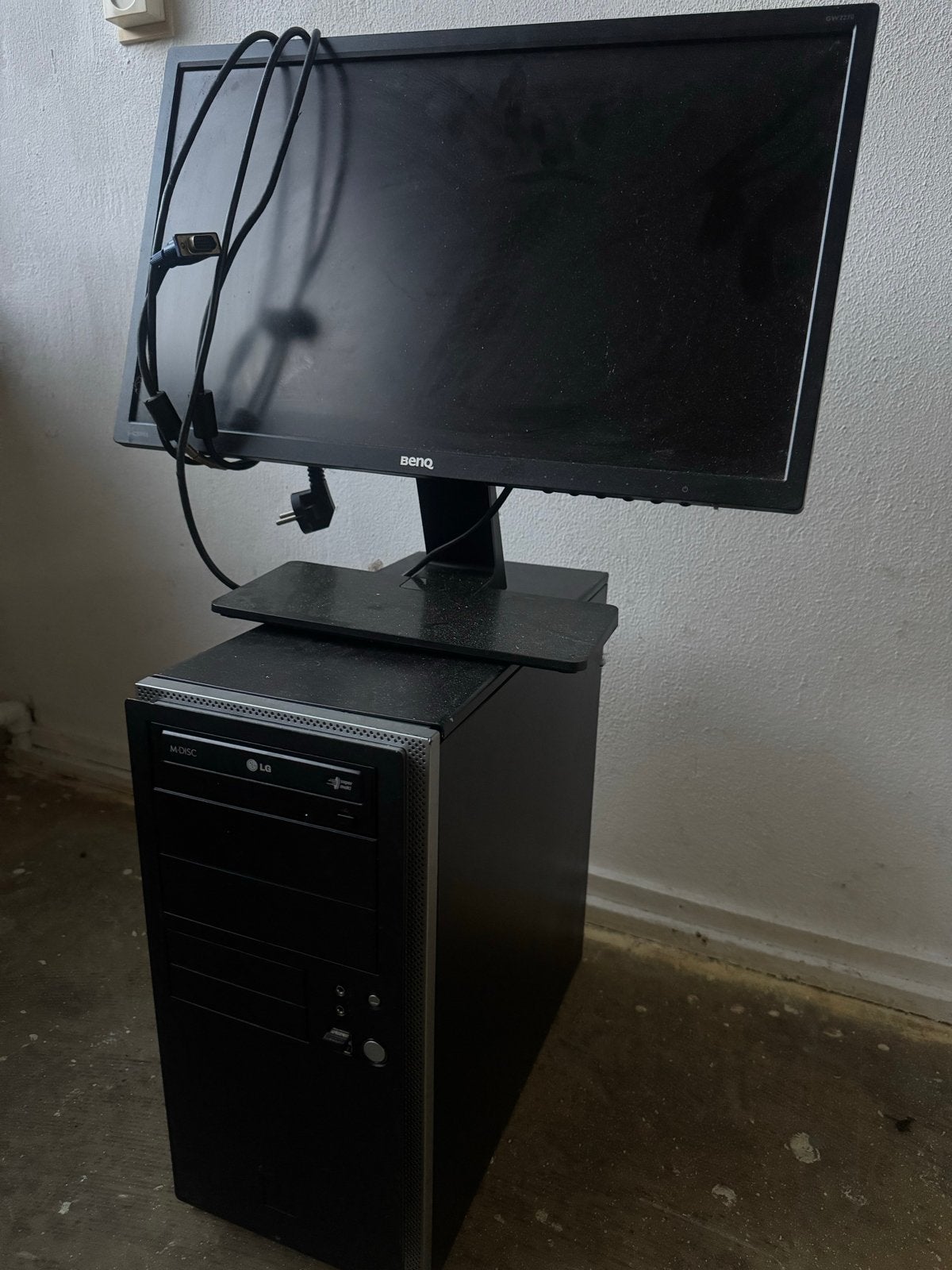 PC, "AMD FX8350, 8gb DDR3, 120gb SSD". Met monitor van BenQ, Computers en Software, Ophalen, Gebruikt, Met monitor