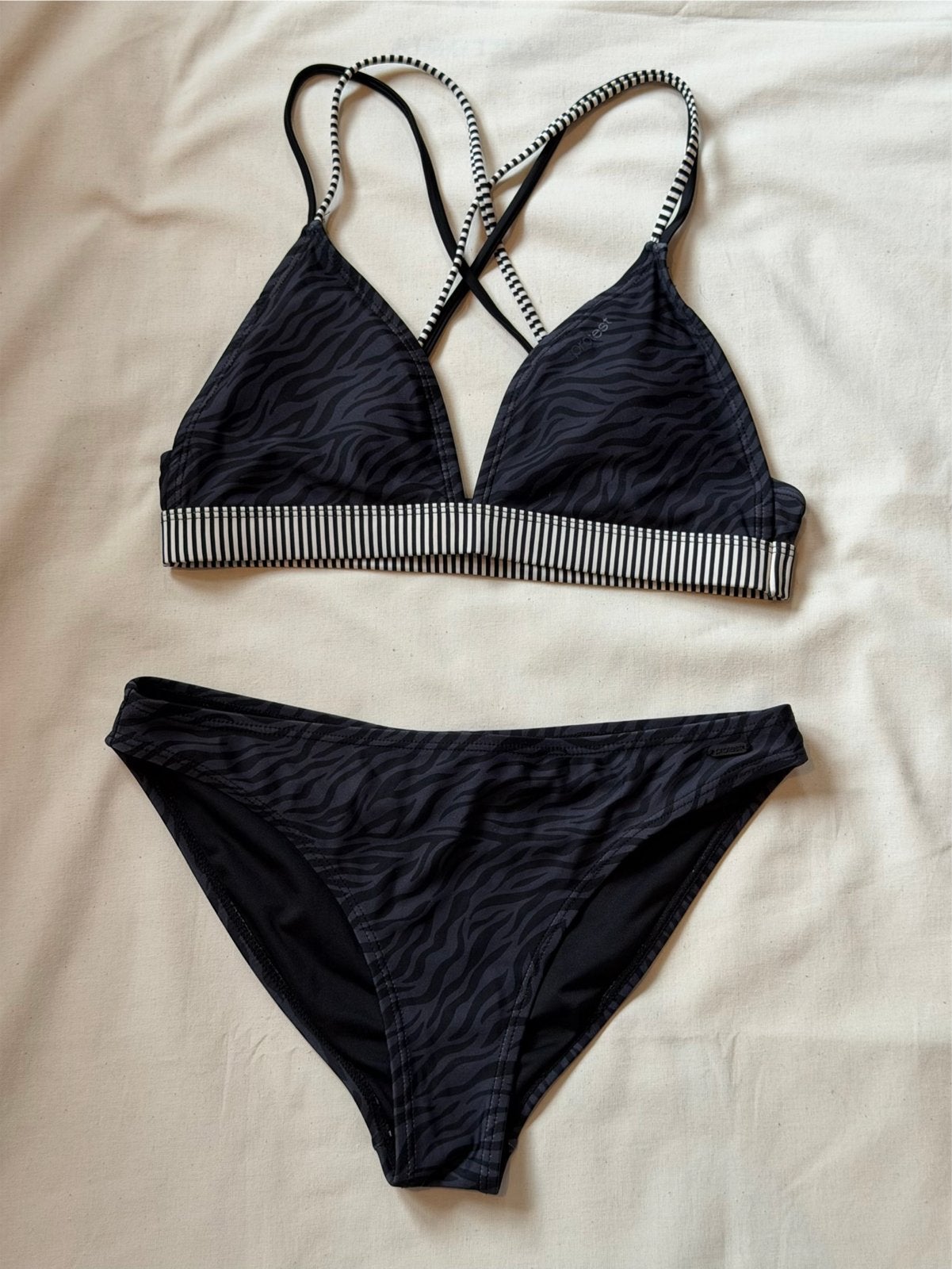 Protest Bikini zwart met Zebraprint, Kleding | Dames, Badmode en Zwemkleding, Ophalen of Verzenden, Zo goed als nieuw, Zwart, Bikini