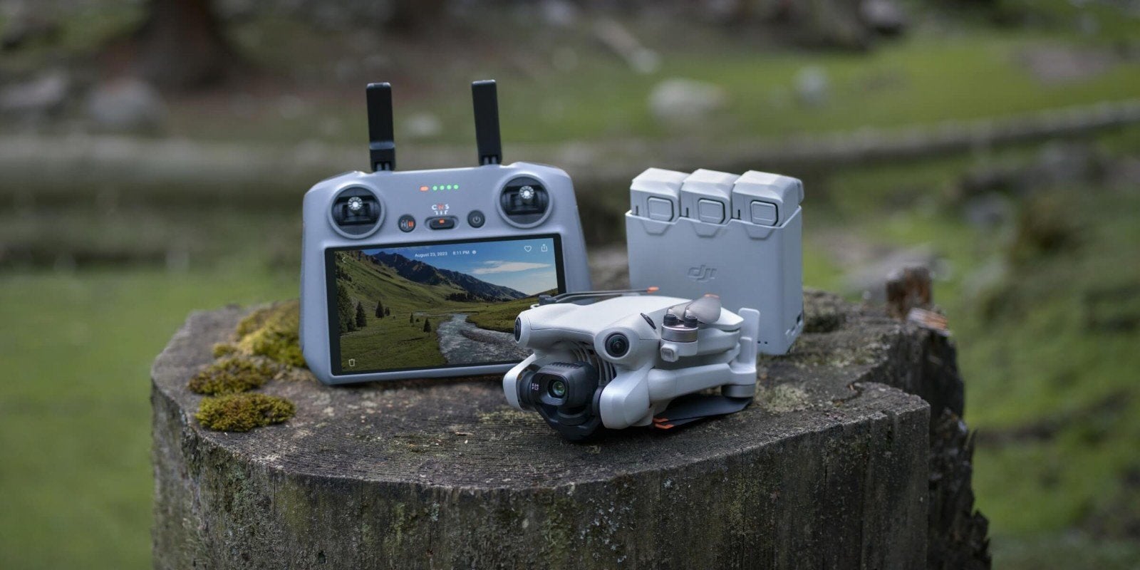 DJI Mini 4 Pro Fly More Combo met RC-controller, Audio, Tv en Foto, Drones, Ophalen of Verzenden, Zo goed als nieuw