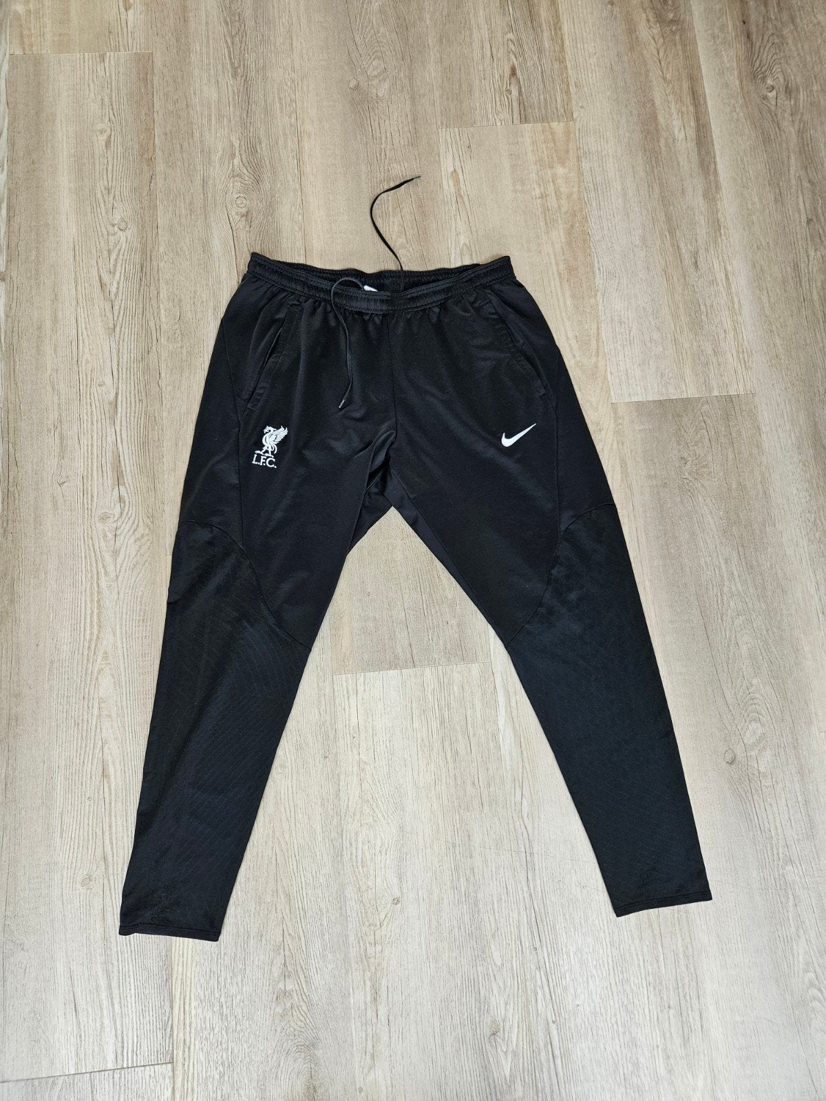 Liverpool trainingsbroek zwart, Nike, XL, Zwart, Nike, Maat 56/58 (XL), Ophalen of Verzenden