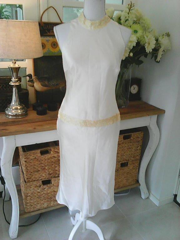 Nieuwe, Crème, satijnen jurk Apart, 36-38, pailletten., Verzenden, Wit, Nieuw, Maat 36 (S)