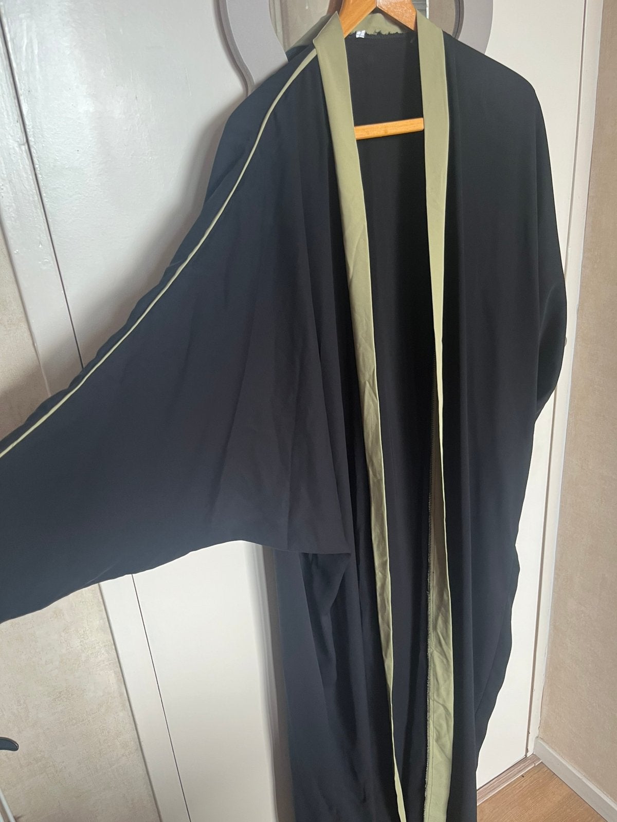 Abaya brede rand, Kleding | Dames, Jurken, Zo goed als nieuw, Maat 42/44 (L), Groen, Onder de knie, Ophalen of Verzenden