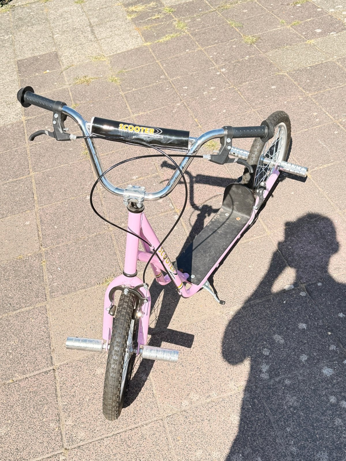 Roze step met handrem en standaard, Ophalen, Gebruikt, Gewone step