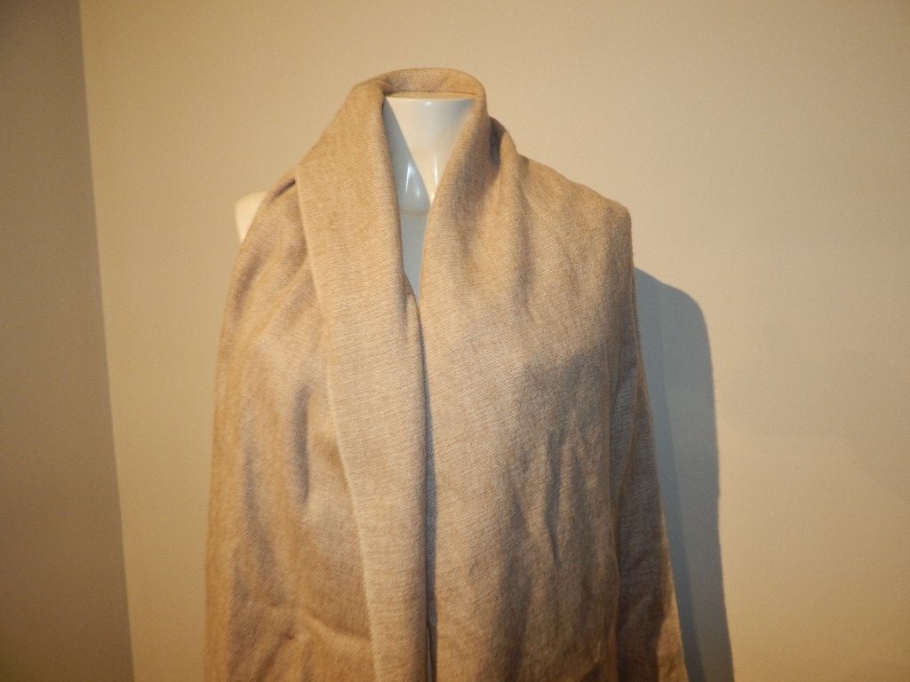 Bufandy heerlijke zachte warme grote shawl franjes onder, Kleding | Dames, Bufandy, Verzenden, Maat 46/48 (XL) of groter, Zo goed als nieuw