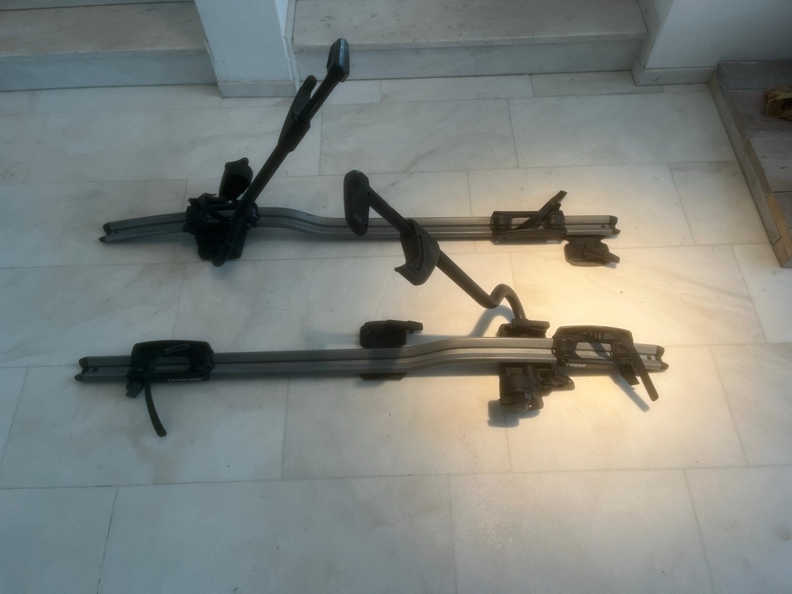 Thule fietsendragers voor dakmontage (2 stuks), Ophalen, 2 fietsen, Gebruikt, Dakdrager