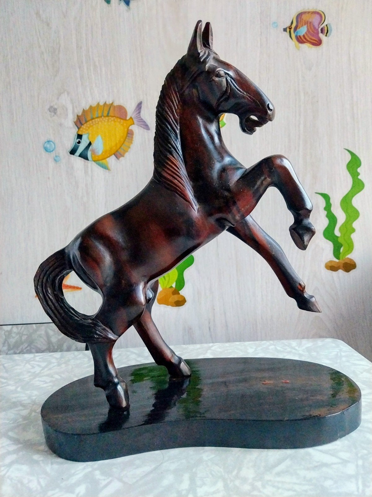 Prachtig houten paard op sokkel - Handgemaakt beeld, Ophalen of Verzenden, Zoogdier, 20 - 50 cm, Beeld