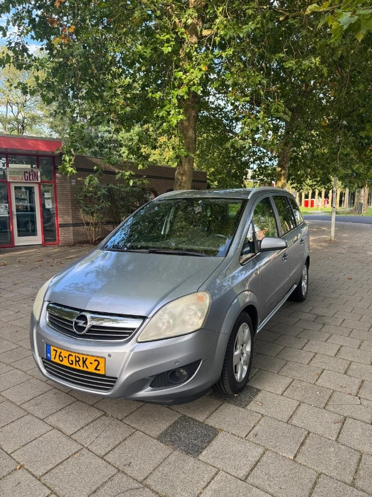 Te koop: nette Opel Zafira 1.8 Cosmo uit 2008 met carplay, Voorwielaandrijving, Zwart, 4 cilinders, Particulier