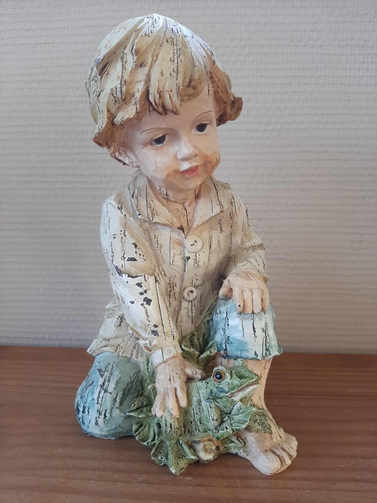 beeld jongen met kikker, Ophalen of Verzenden, Zo goed als nieuw, Dier