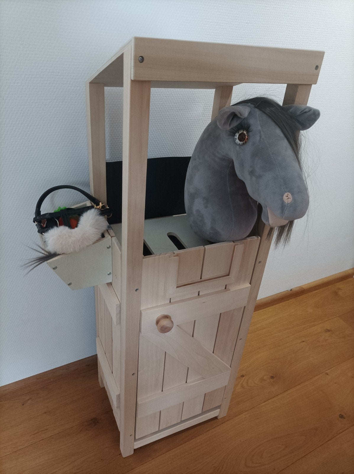 Houten stokpaard + stal met accessoires, Ophalen, Gebruikt, Jongen of Meisje