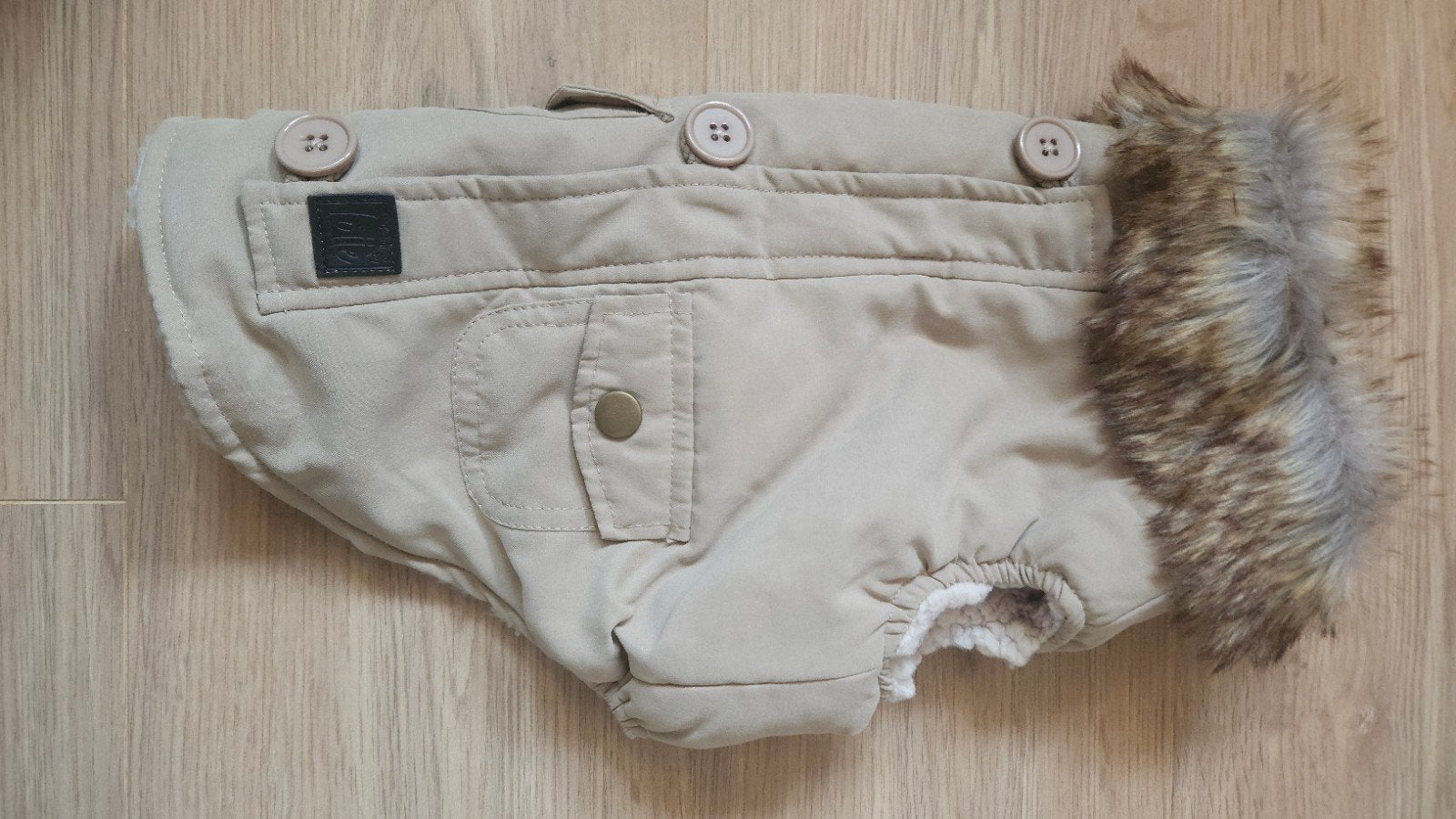*NIEUW* Designed by Lotte Philos - Hondenjas - beige - maat, Ophalen, Nieuw, Hondenjas