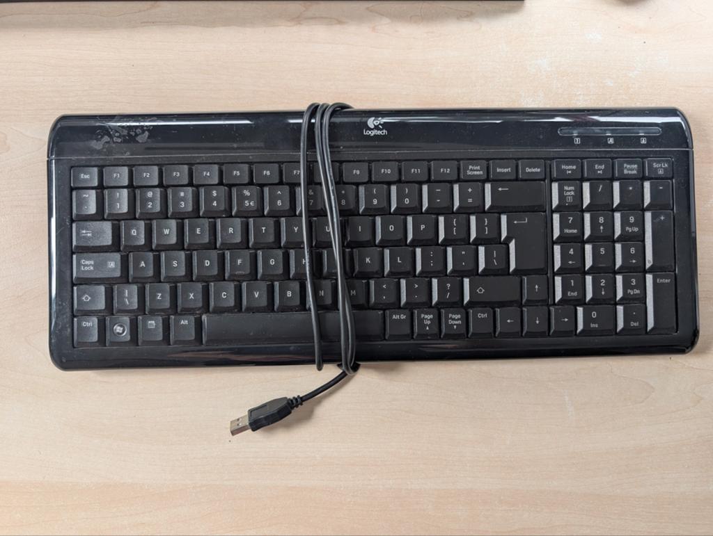 Logitech Ultra-Flat Keyboard, Computers en Software, Ergonomisch, Logitech, Ophalen of Verzenden, Zo goed als nieuw