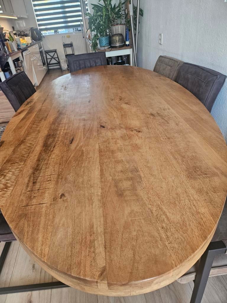 Ovale eettafel van mangohout met 6 bijpassende stoelen, Huis en Inrichting, Tafels | Eettafels, 100 tot 150 cm, 200 cm of meer