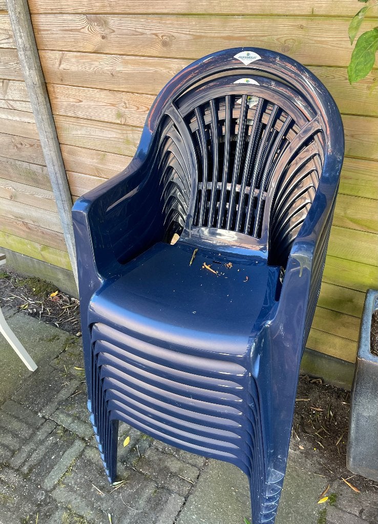 Blauwe plastic tuinstoelen 9 stuks met kussentjes erbij, Tuin en Terras, Tuinstoelen, Ophalen, Gebruikt, Plastic, Stapelbaar