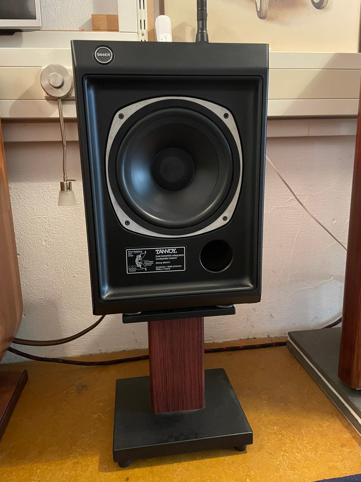 Tannoy T145 Ascot met houten stands, Zo goed als nieuw, 120 watt of meer, Front, Rear of Stereo speakers, Ophalen