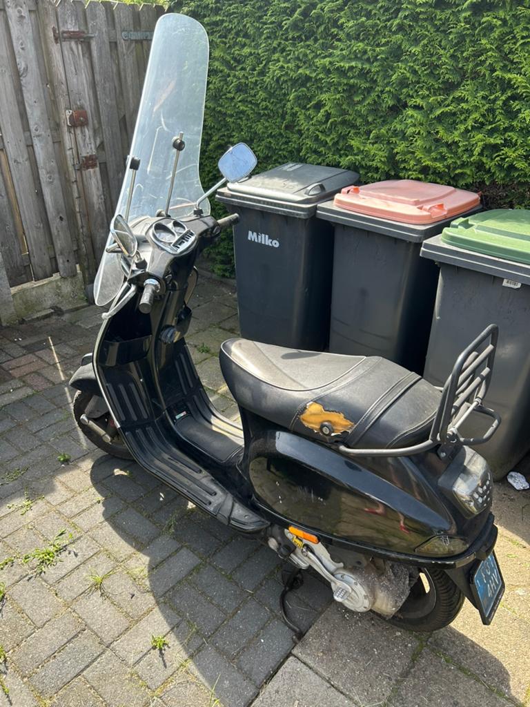 Vespa Sport uit 2014, Fietsen en Brommers, Snorfietsen en Snorscooters, Gebruikt, Vespa, Benzine, Ophalen