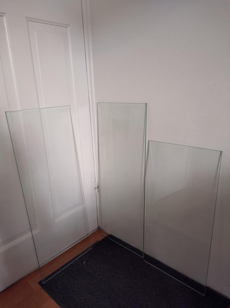 3 glazen schappen/ planken Lundia kast, Ophalen